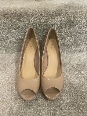 CL by Laundry Beige Patent Peep-Toe Heels